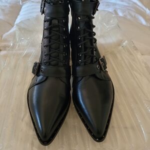 LEATHER CUTIE BOOTIE size 8.5p